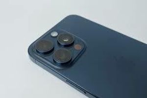 Смартфону iPhone 16 Pro приписывают батарею большей емкости и телефото модуль с тетрапризмой и 5-кратным зумом свайп