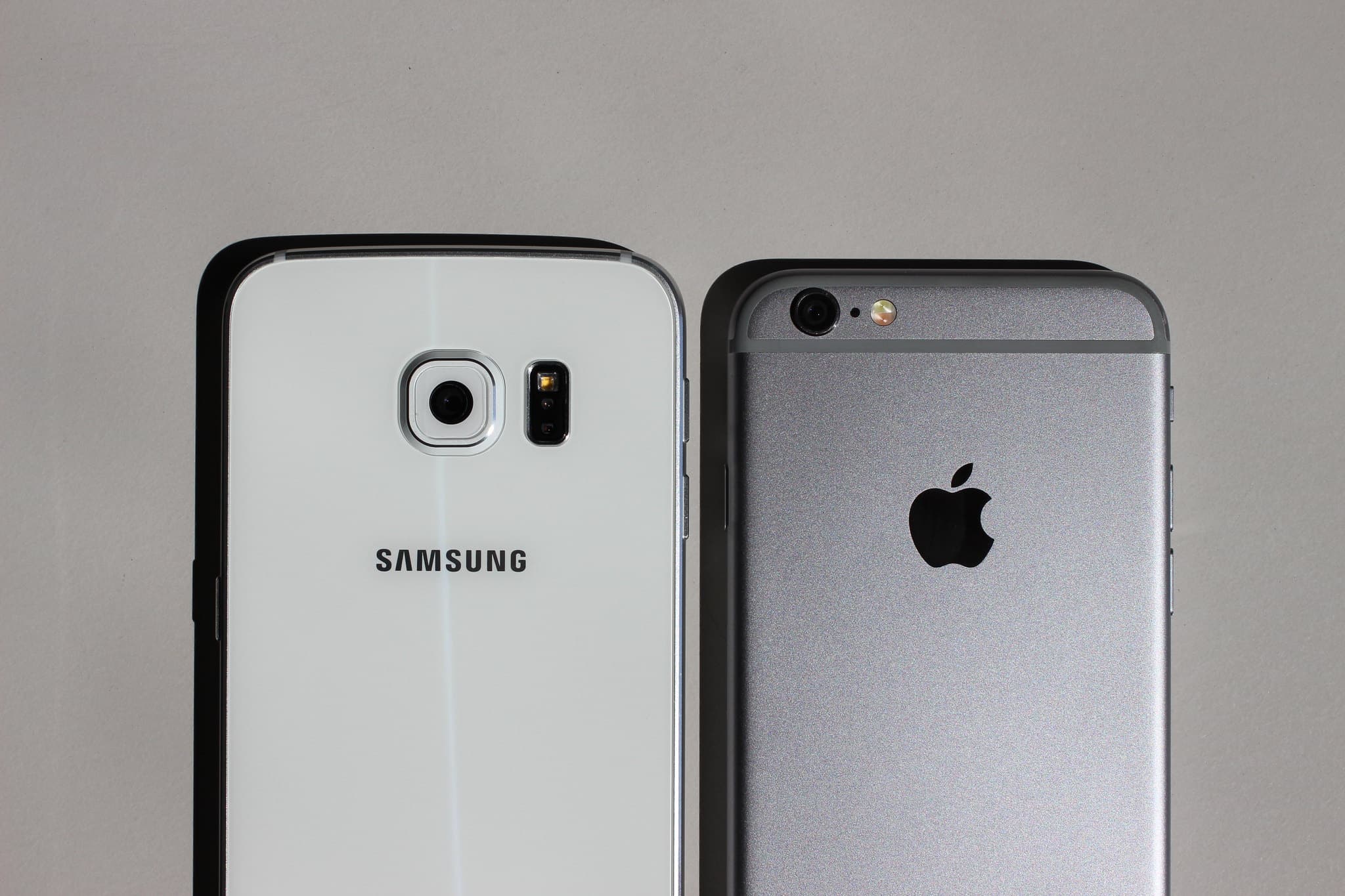 Переваги iPhone та Samsung